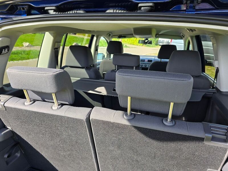 Blau Gebraucht 2009 VW Touran Freestyle Van / Kleinbus | 5.600 € (Etwas zu teuer) - Bild 1/4