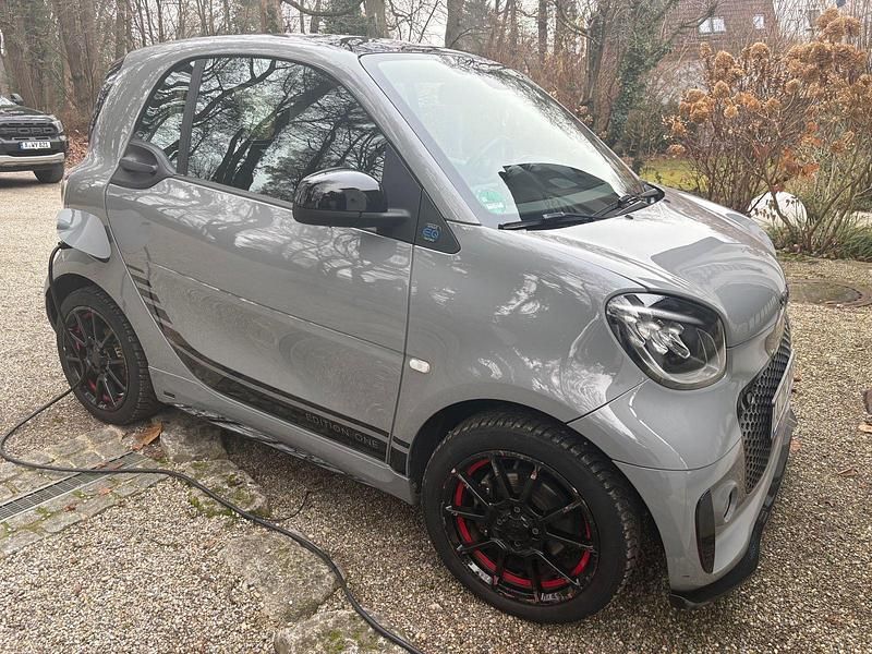 Grau Gebraucht 2020 Smart ForTwo Coupé Coupé | 9.750 € (Fairer Preis) - Bild 1/4