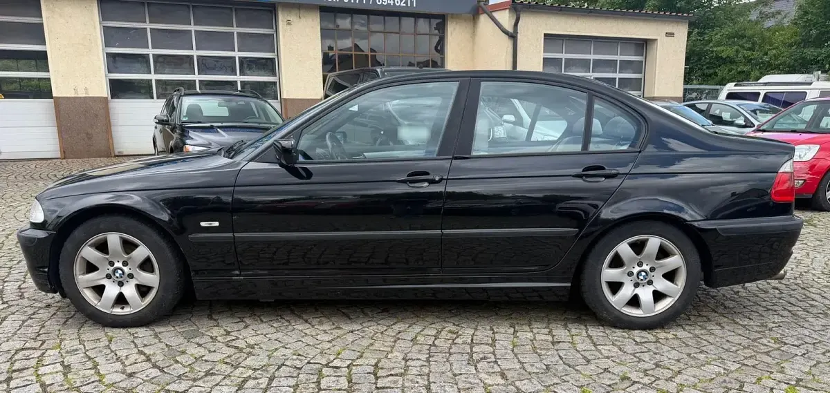 Gebraucht BMW 318 118 PS (86 kW) 2001 Schwarz Limousine