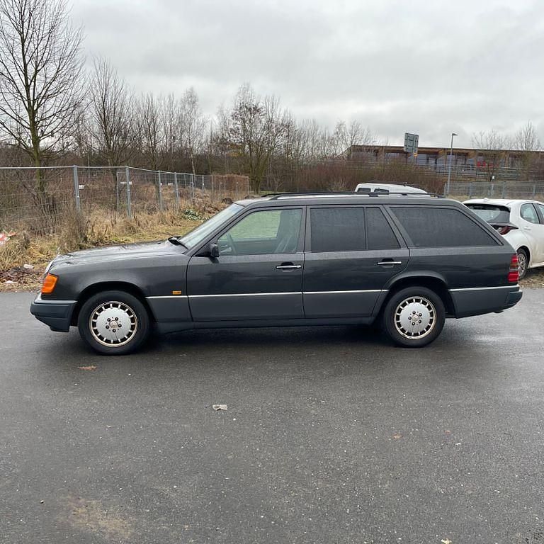 Gebraucht Mercedes E320 220 PS (161 kW) 1993 Grau Kombi