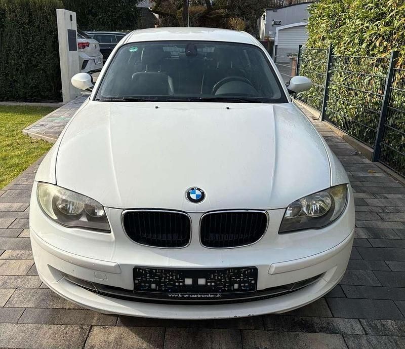 Weiß Gebraucht 2007 BMW 116 Sport Line Kleinwagen | 5.400 € (Fairer Preis) - Bild 1/4