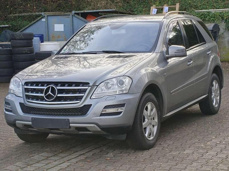 Gebraucht Mercedes ML300 204 PS (150 kW) 2010 Grau SUV