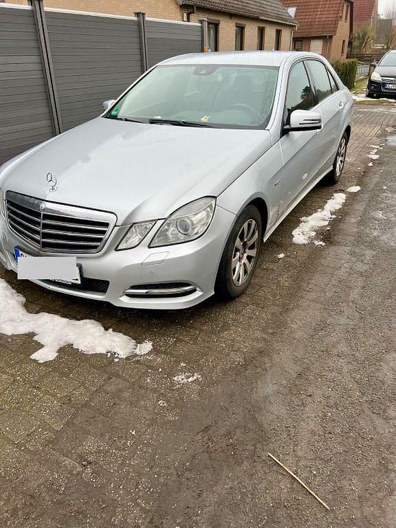 Gebraucht Mercedes 220 170 PS (125 kW) 2011 Silber Limousine