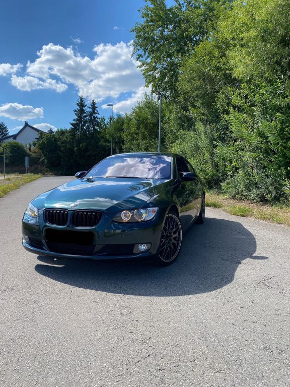 Grün Gebraucht 2007 BMW 330 Coupé | 17.500 € (Teuer) - Bild 1/4