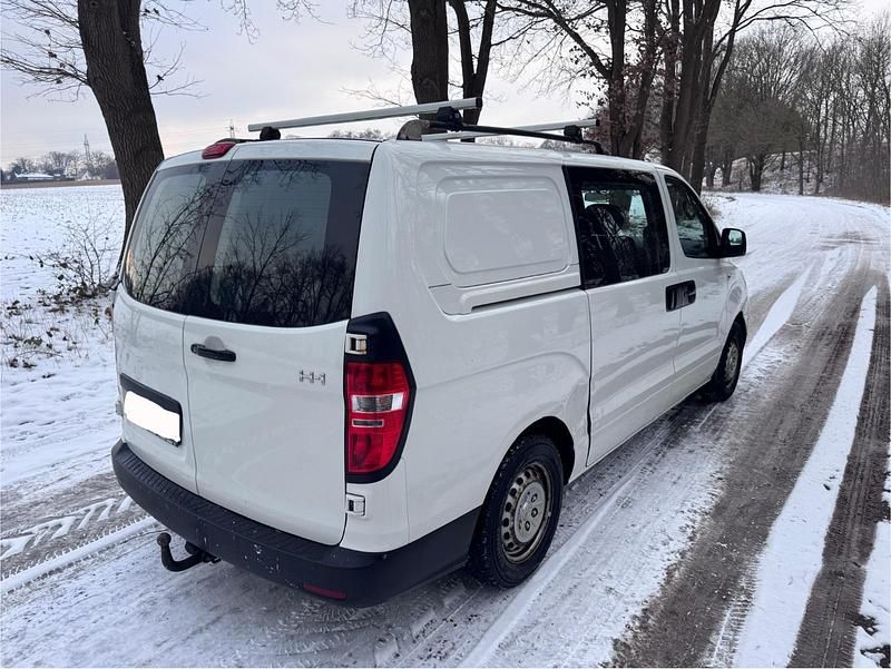 Gebraucht Hyundai H-1 85 PS (62 kW) 2014 Weiß Van / Kleinbus