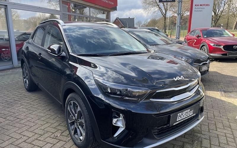 Schwarz Neu 2025 Kia Stonic 4 SUV | 26.990 € (Etwas zu teuer) - Bild 1/4