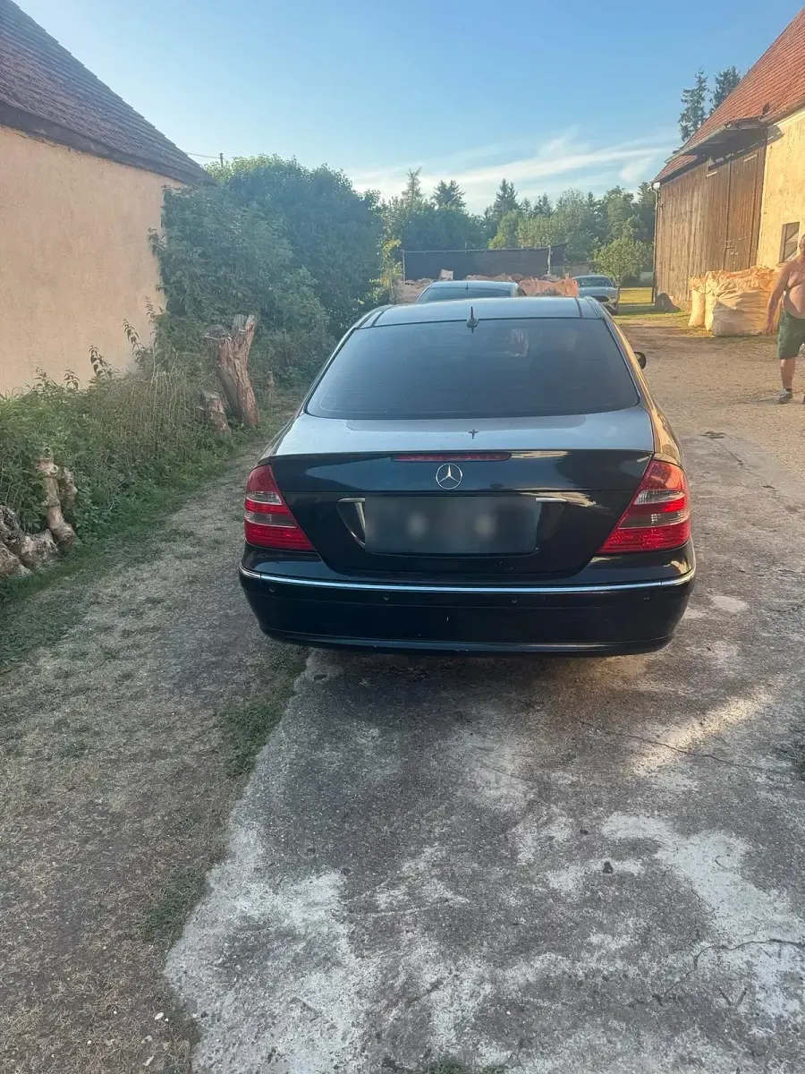 Gebraucht Mercedes E320 204 PS (150 kW) 2004 Schwarz Limousine