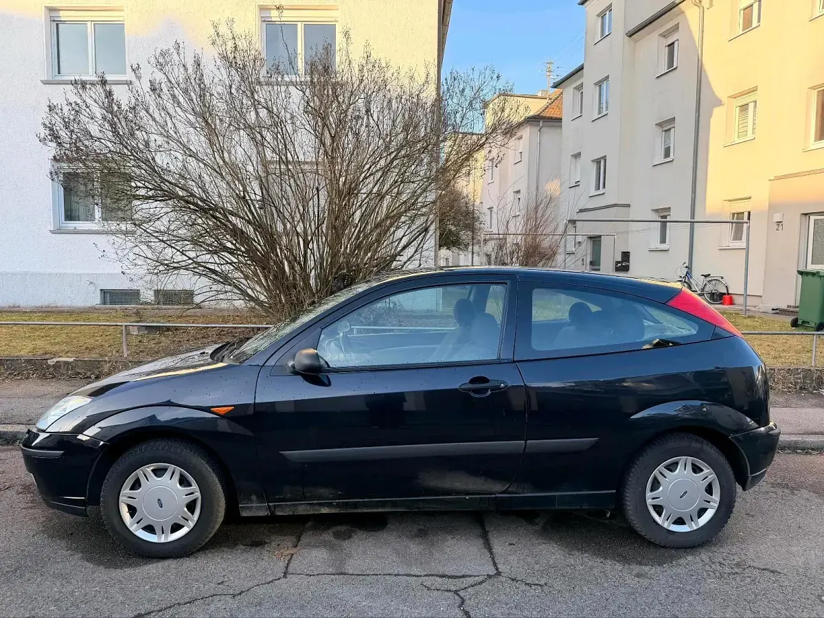 Gebraucht Ford Focus 115 PS (84 kW) 2002 Schwarz Coupé