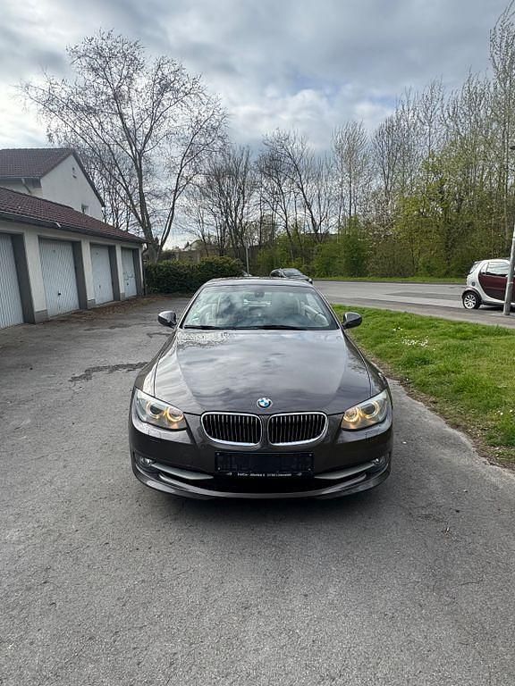 Gebraucht BMW 325 Cabriolet 218 PS (160 kW) 2010 Braun Cabrio