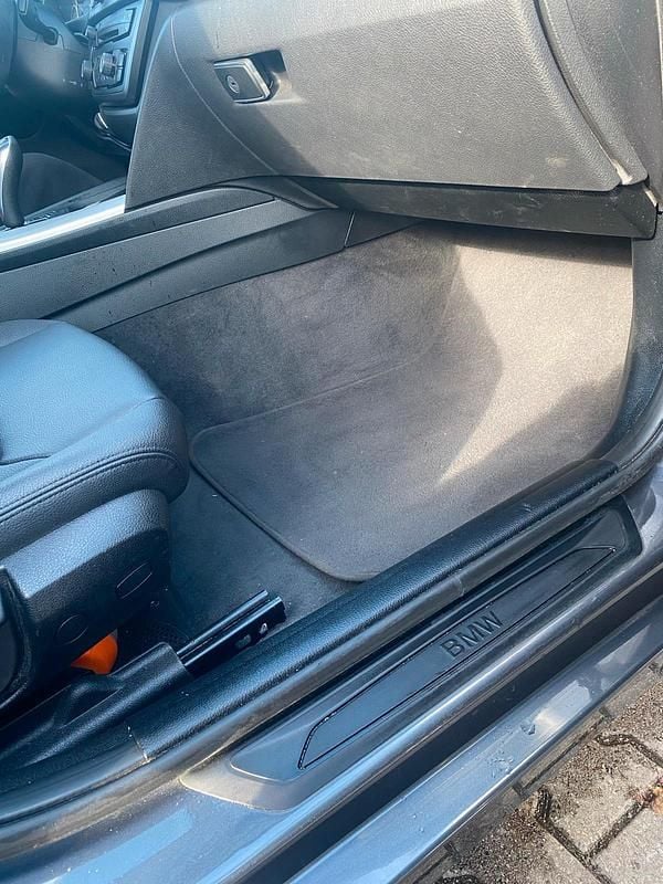 Gebraucht BMW 318 141 PS (103 kW) 2014 Grau Kombi