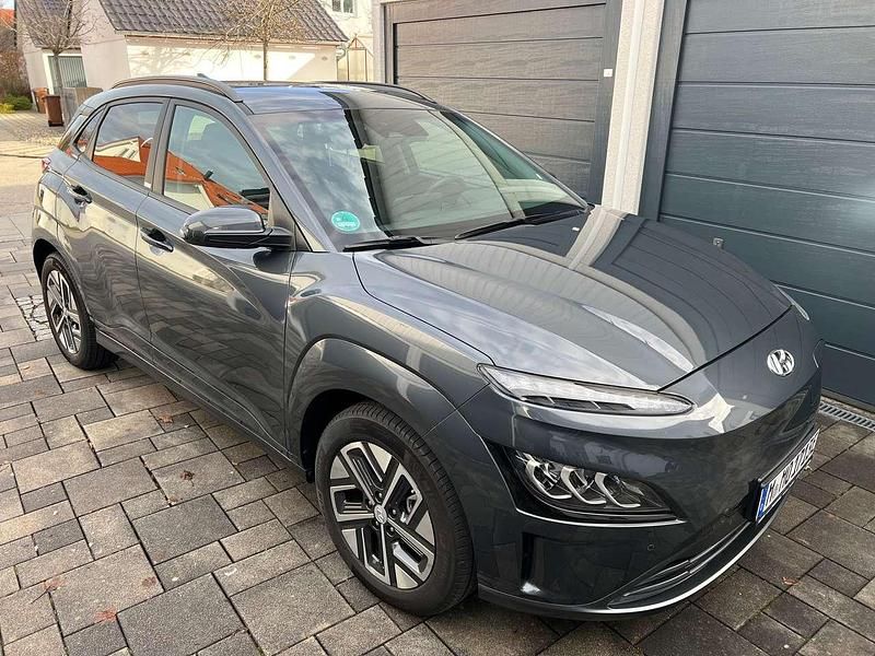 Gebraucht Hyundai Kona Trend 100 kW (136 PS) 2021 Dark knight / mic SUV
