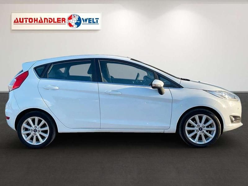 Gebraucht Ford Fiesta Titanium 101 PS (74 kW) 2017 Weiß Limousine