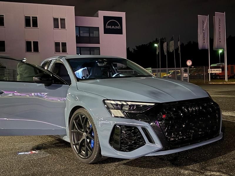 Grau Gebraucht 2022 Audi RS3 Premium Limousine | 50.500 € (Fairer Preis) - Bild 1/4