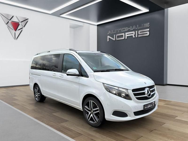 Bergkristallweiã metallic Gebraucht 2018 Mercedes V250 Edition Van / Kleinbus | 29.490 € (Superpreis) - Bild 1/3