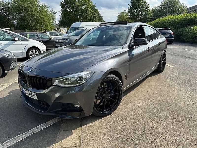 Grau Gebraucht 2017 BMW 330 Gran Turismo Shadowline Limousine | 24.500 € (Teuer) - Bild 1/4