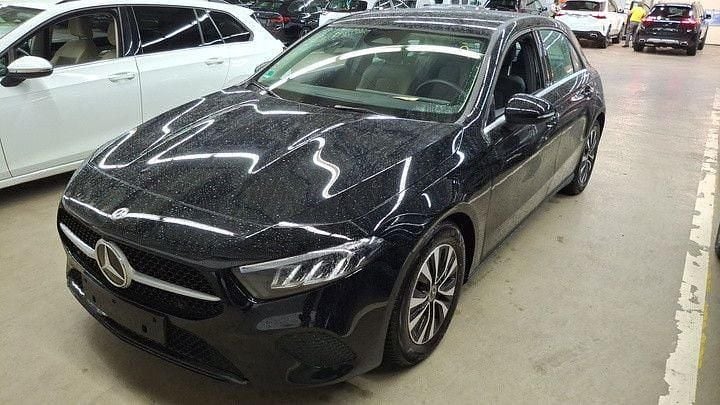 Schwarz Gebraucht 2024 Mercedes A180 Limousine | 27.800 € (Guter Preis) - Bild 1/4