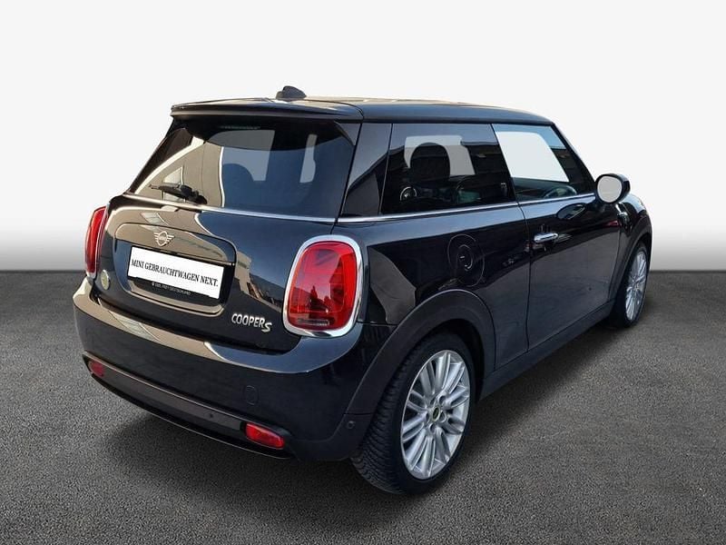 Gebraucht Mini Cooper SE 135 kW (184 PS) 2023 Schwarz Kleinwagen
