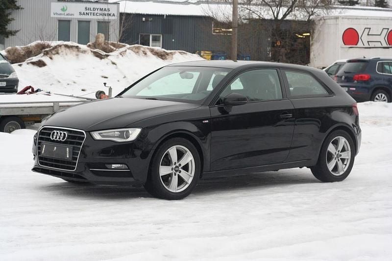 Second-hand Audi A3 Ambiente 110 CP (80 kW) 2014 Negru Berlinǎ