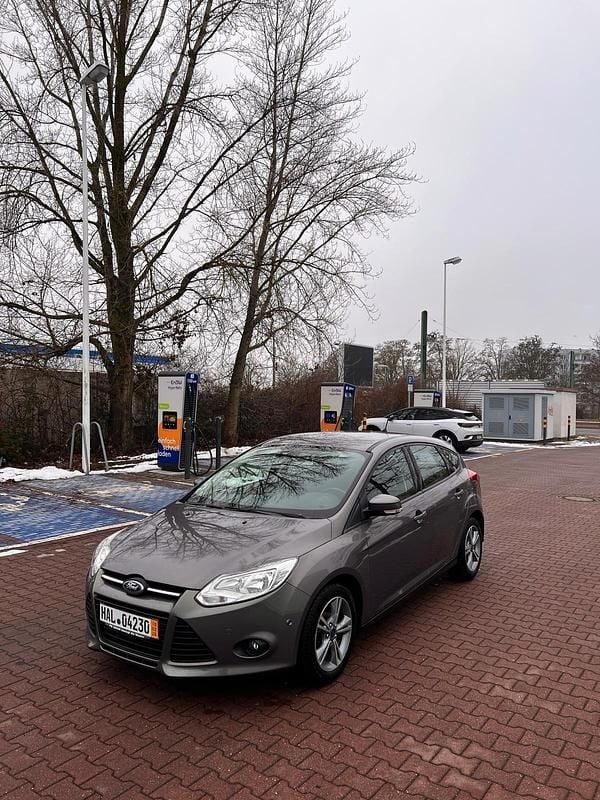 Gebraucht Ford Focus Trend 101 PS (74 kW) 2014 Grau Limousine