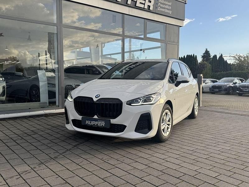 Schwarz Gebraucht 2024 BMW 220 Active Tourer Performance Van / Kleinbus | 33.250 € (Etwas zu teuer) - Bild 1/4
