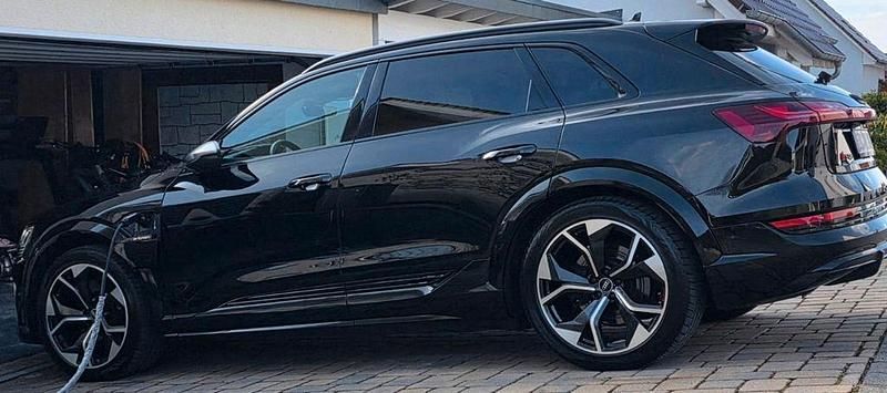Gebraucht Audi e-tron Ambiente 369 kW (503 PS) 2021 Schwarz SUV