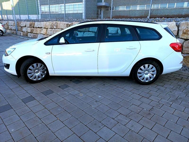 Gebraucht Opel Astra Edition 120 PS (88 kW) 2014 Weiß Kombi