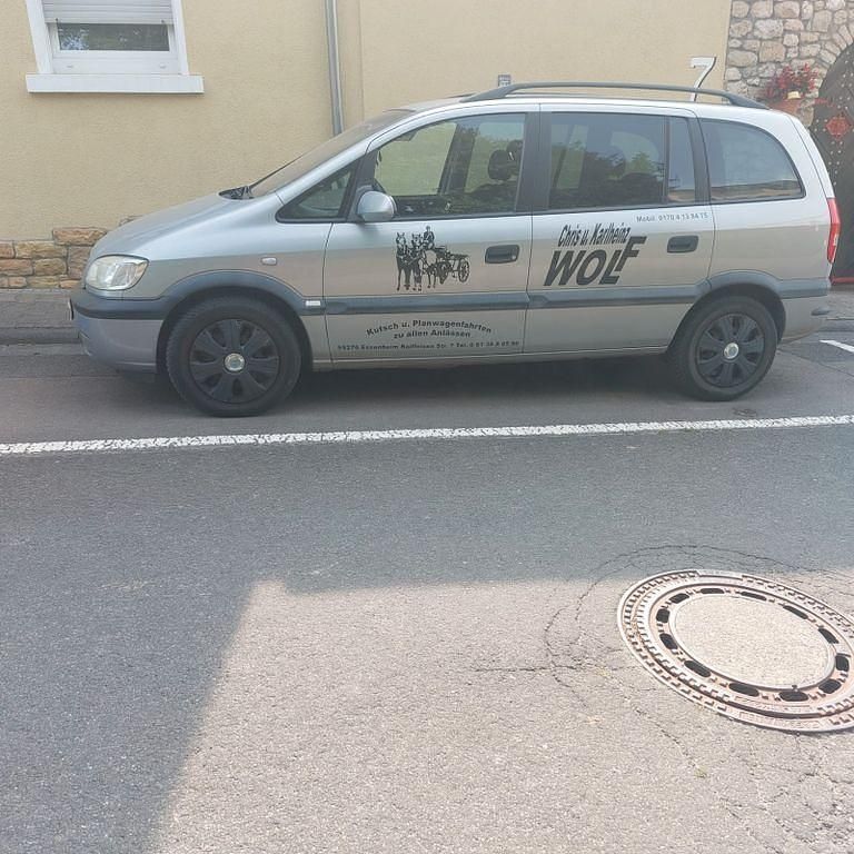 Grau Gebraucht 2002 Opel Zafira Executive Van / Kleinbus | 800 € (Superpreis) - Bild 1/4