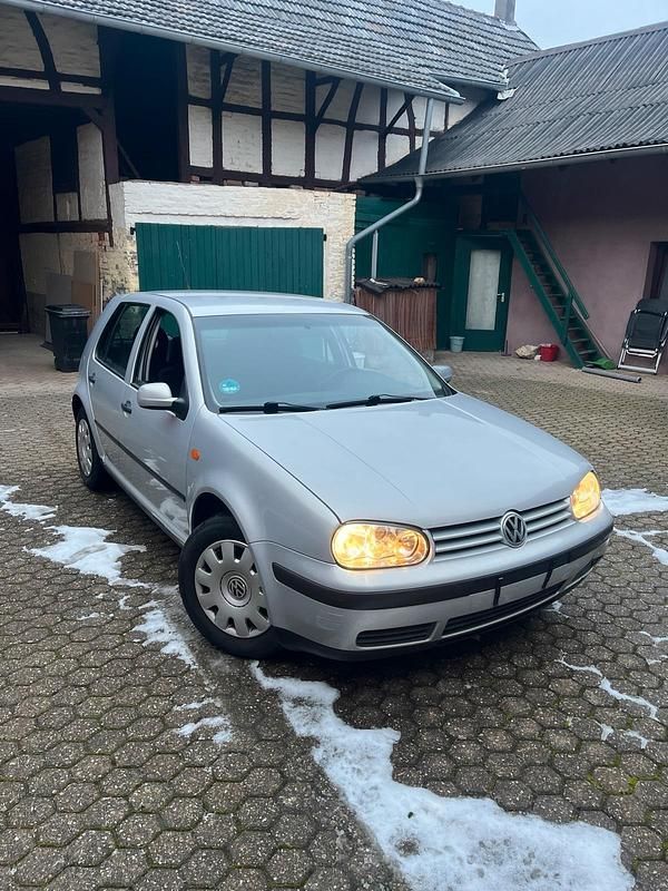 Silber Gebraucht 1999 VW Golf IV Kleinwagen | 1.600 € (Fairer Preis) - Bild 1/4