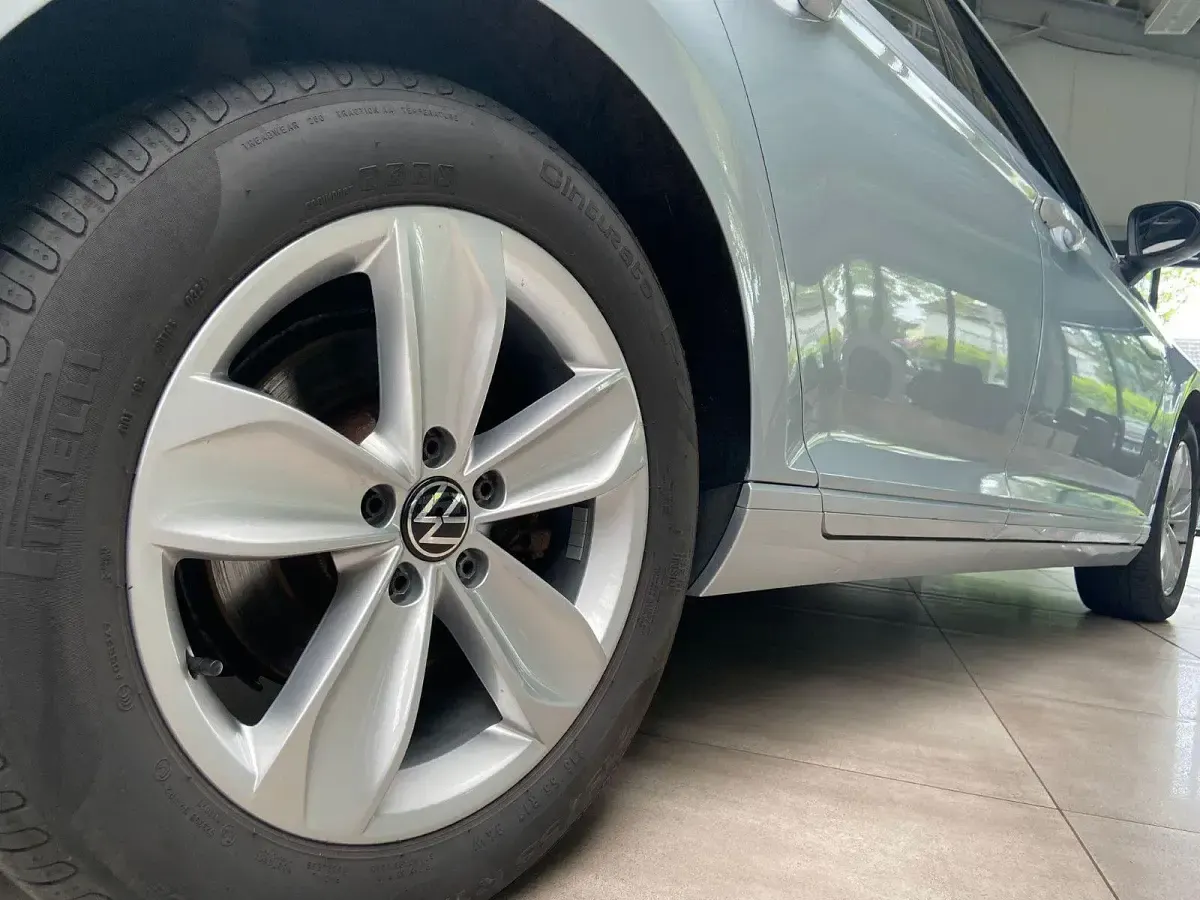 Gebraucht VW Passat Business 200 PS (147 kW) 2023 Silber Kombi