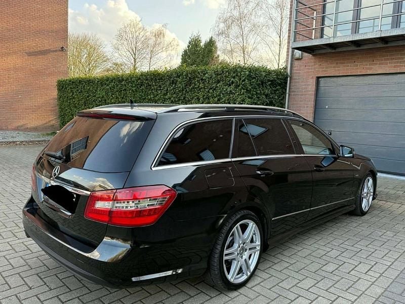 Gebraucht Mercedes E250 Avantgarde 204 PS (150 kW) 2010 Schwarz Kombi