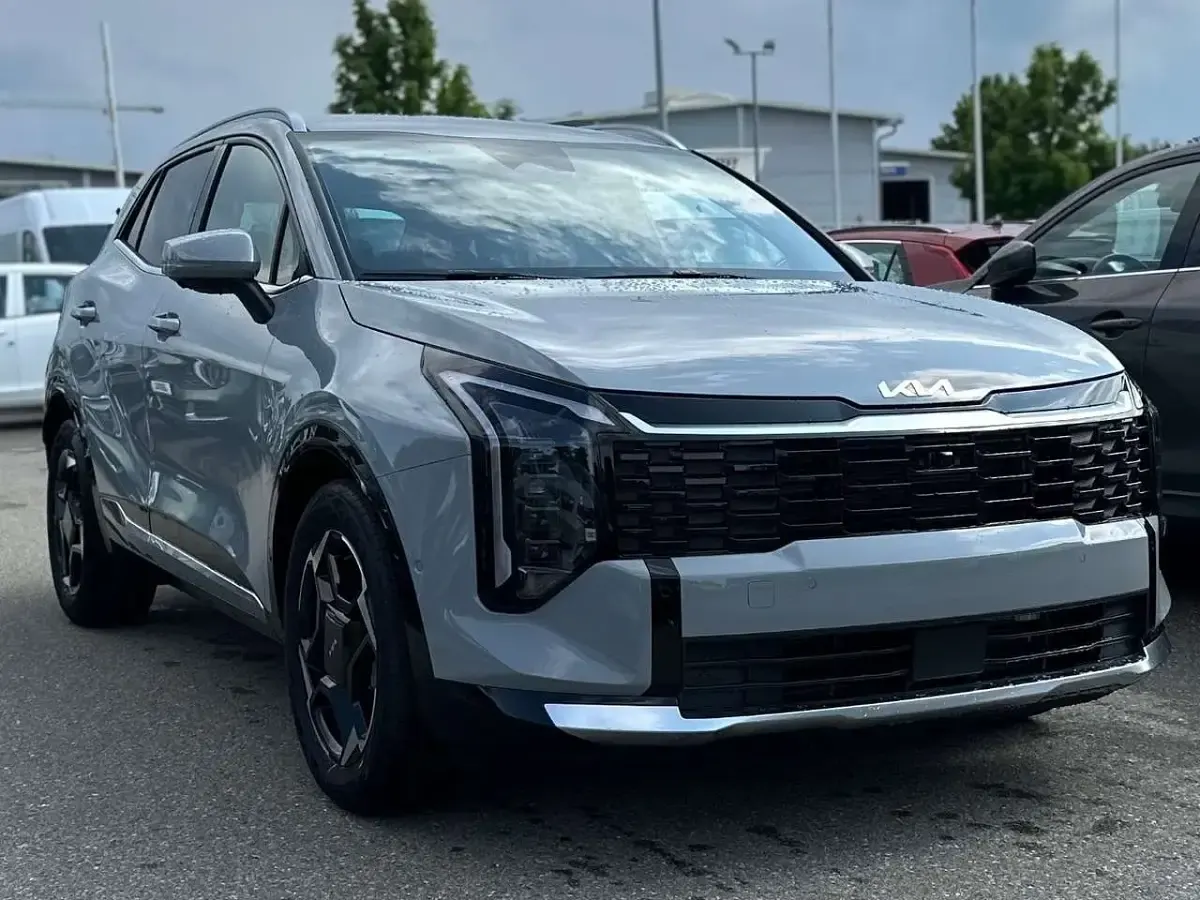 Neu Kia Sportage Spirit 150 PS (110 kW) 2025 Wolfsgrau // grau SUV