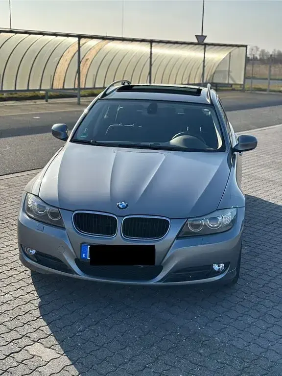 Gebraucht BMW 318 Sport Line 143 PS (105 kW) 2010 Grau Kombi