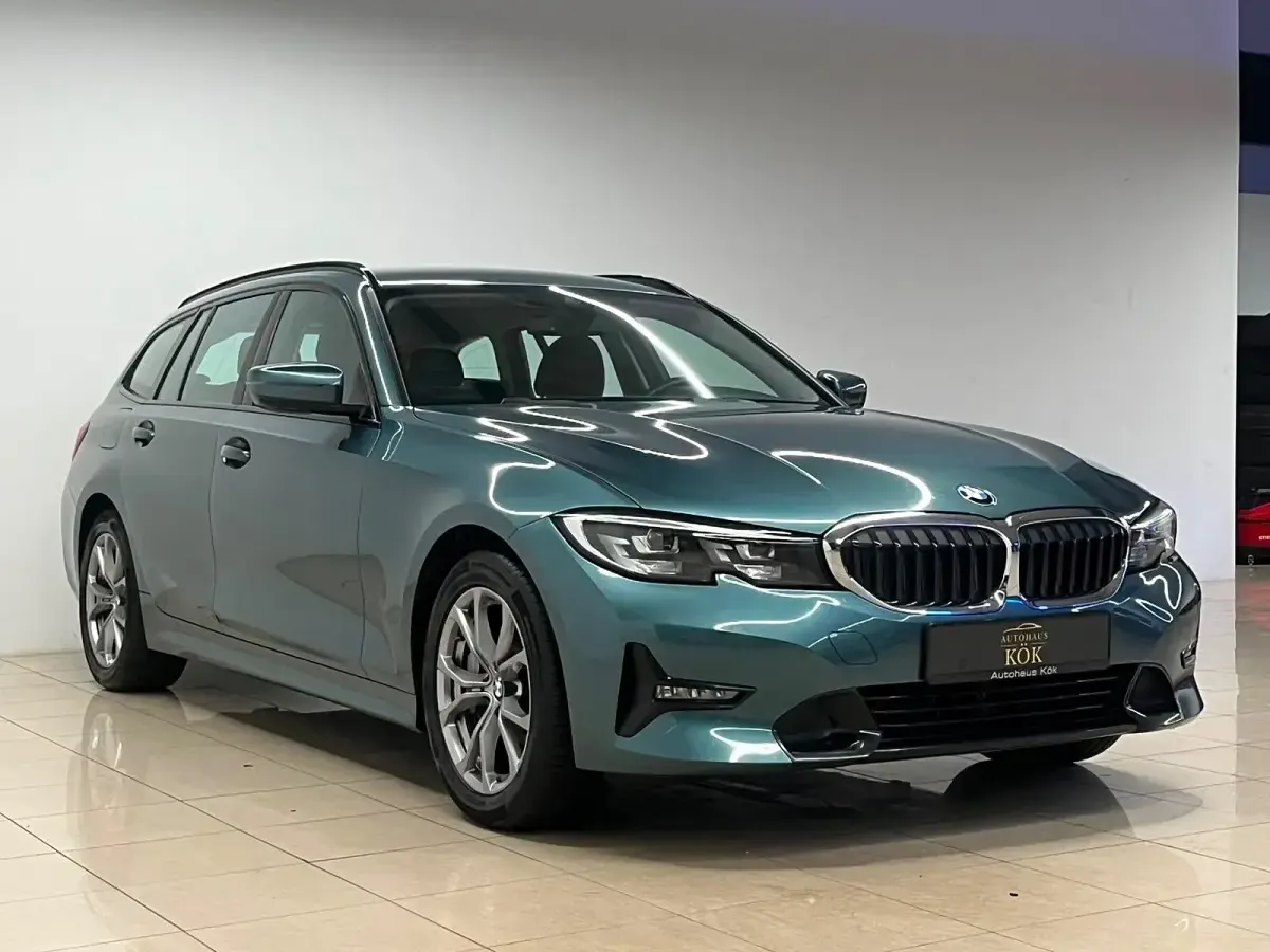 Gebraucht BMW 330 Sport Line 258 PS (189 kW) 2020 Blau Kombi