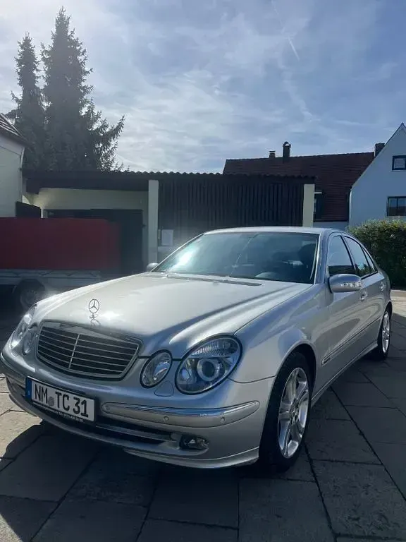 Używany Mercedes E280 Avantgarde 190 KM (139 kW) 2005 Srebrny Sedan/Limuzyna