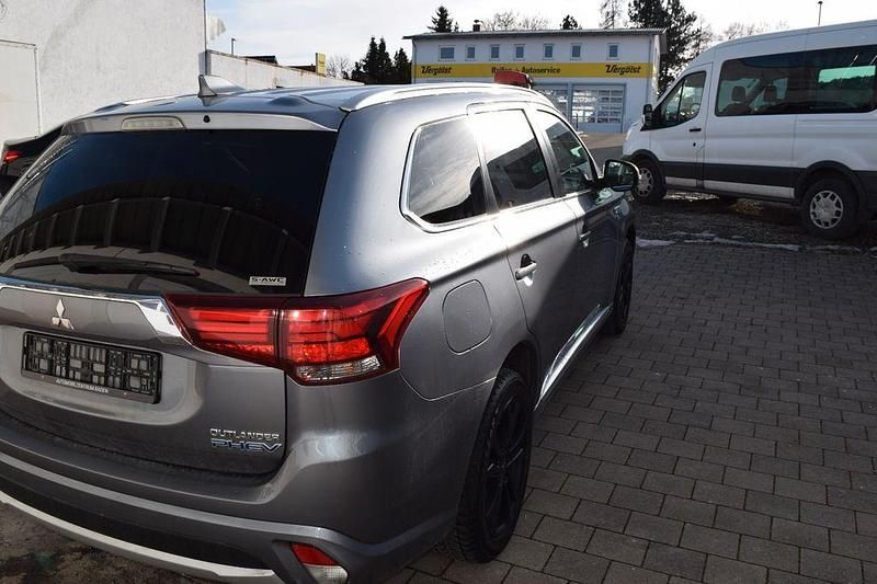 Gebraucht Mitsubishi Outlander P-HEV 203 PS (149 kW) 2017 Grau SUV