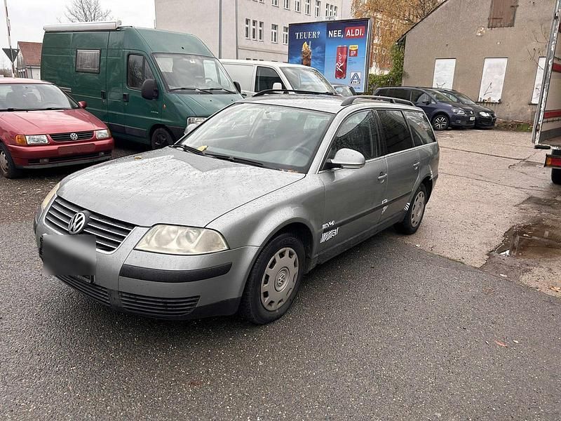 Silber Gebraucht 2005 VW Passat Kombi | 1.450 € (Superpreis) - Bild 1/4