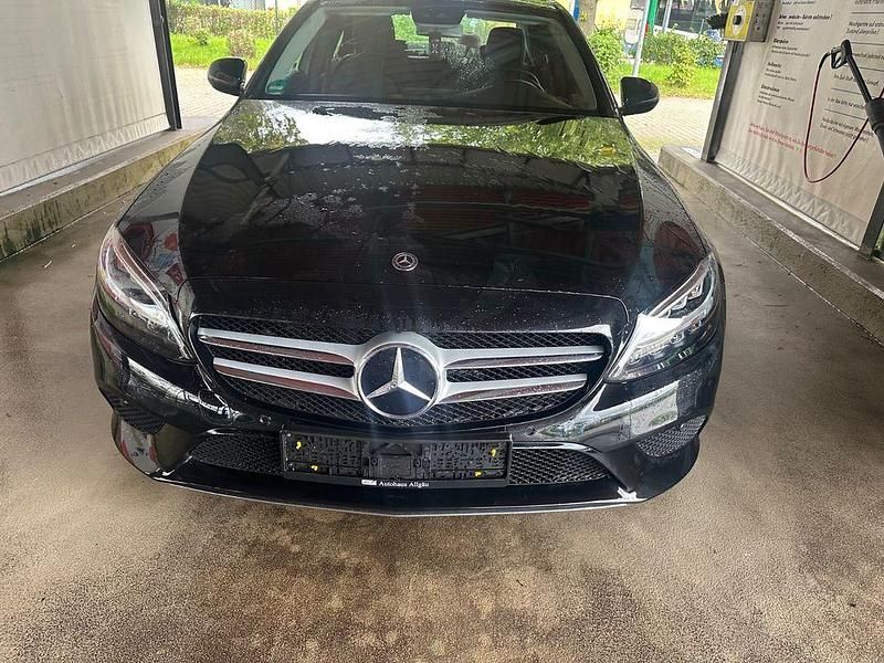 Schwarz Gebraucht 2019 Mercedes C200 Limousine | 19.900 € (Guter Preis) - Bild 1/4