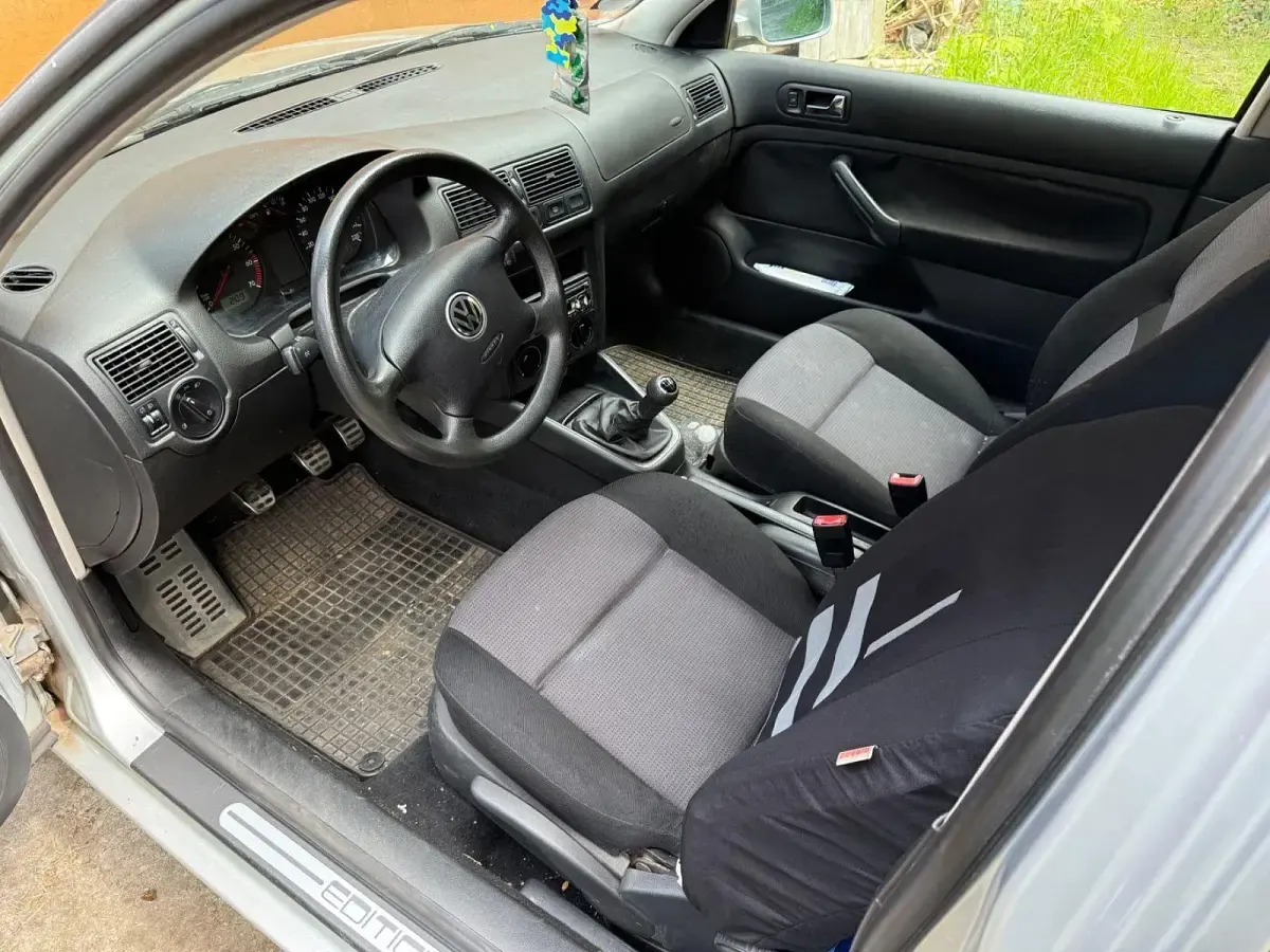 Używany VW Golf IV 75 KM (55 kW) 2002 Srebrny Sedan/Limuzyna