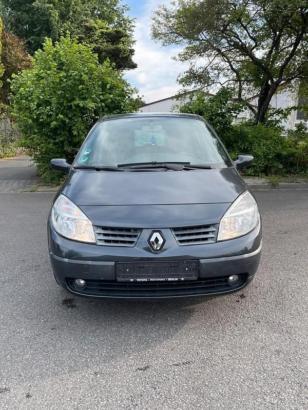 Grau Gebraucht 2004 Renault Mégane II Limousine | 1.500 € (Fairer Preis) - Bild 1/4