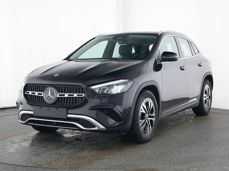 Gebraucht Mercedes GLA180 Advanced 136 PS (100 kW) 2024 Lack kosmosschwarz SUV