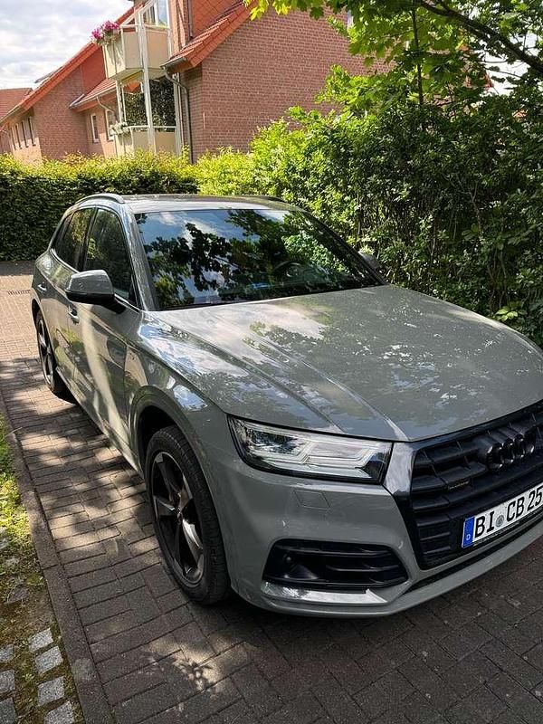 Grau Gebraucht 2019 Audi Q5 Comfort SUV | 35.000 € (Etwas zu teuer) - Bild 1/4