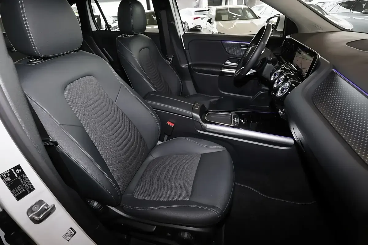 Gebraucht Mercedes GLA180 116 PS (85 kW) 2025 Unilack polarweiß SUV
