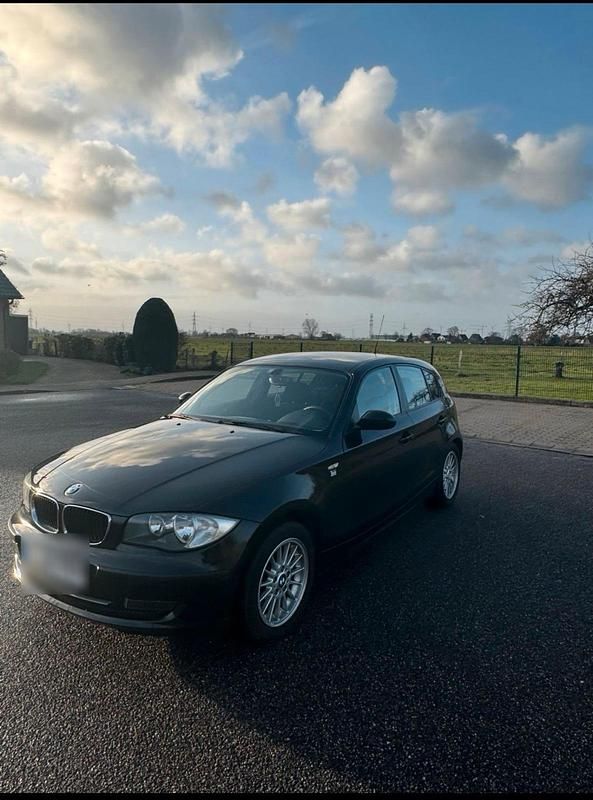 Gebraucht BMW 116 122 PS (89 kW) 2009 Schwarz Kleinwagen