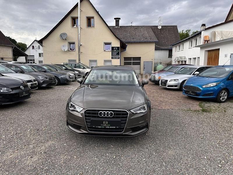 Grau Gebraucht 2014 Audi A3 Ambiente Limousine | 12.990 € (Fairer Preis) - Bild 1/4