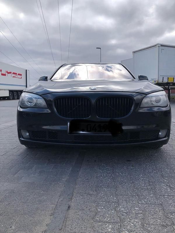 Schwarz Gebraucht 2010 BMW 740 Limousine | 11.500 € (Guter Preis) - Bild 1/4