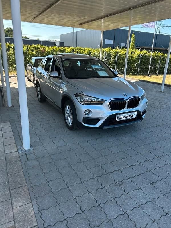 Silber Gebraucht 2018 BMW X1 SUV | 15.250 € (Guter Preis) - Bild 1/4