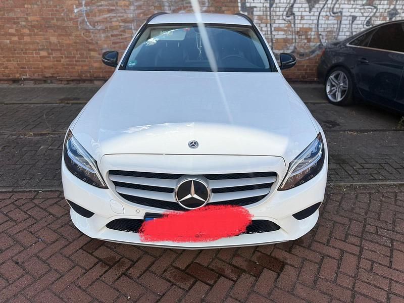 Weiß Gebraucht 2019 Mercedes 200 Kombi | 17.500 € - Bild 1/4