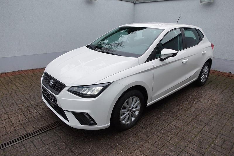 Weiß Gebraucht 2022 Seat Ibiza Reference Kleinwagen | 13.990 € (Guter Preis) - Bild 1/4