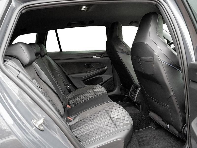 Gebraucht VW Golf VIII R-line 150 PS (110 kW) 2025 Delfingrau Kombi
