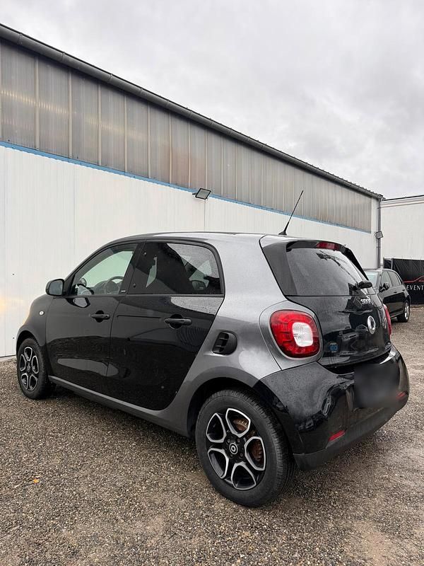 Gebraucht Smart ForFour Electric Drive 60 kW (82 PS) 2019 Schwarz Limousine